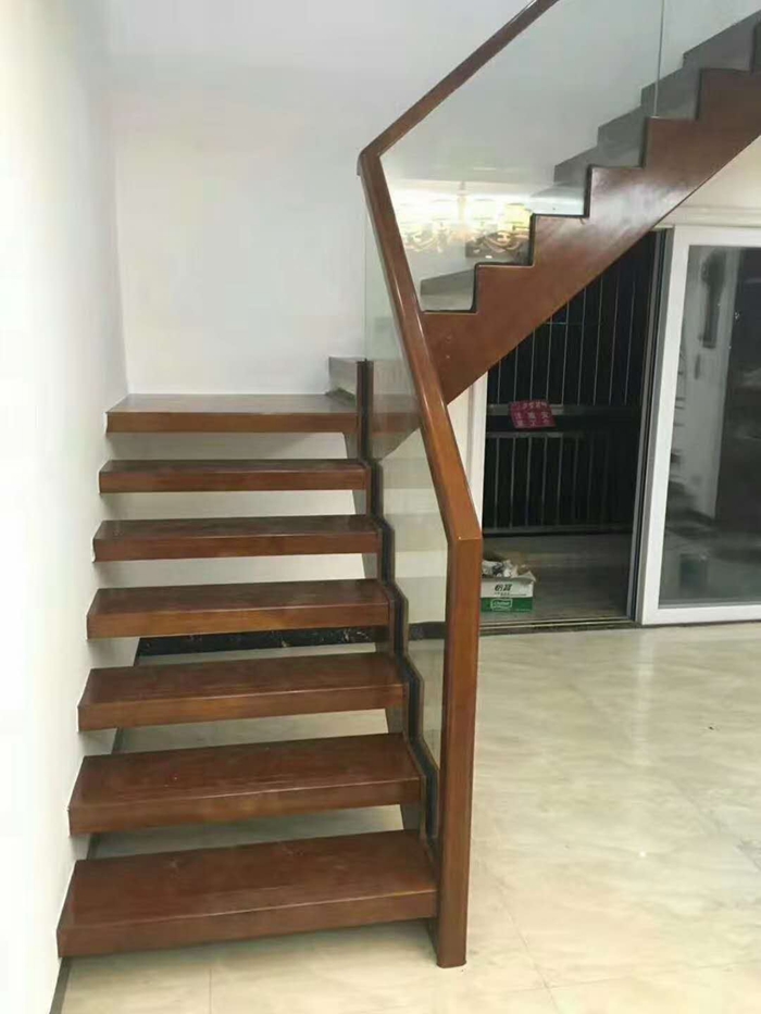 玻璃楼梯