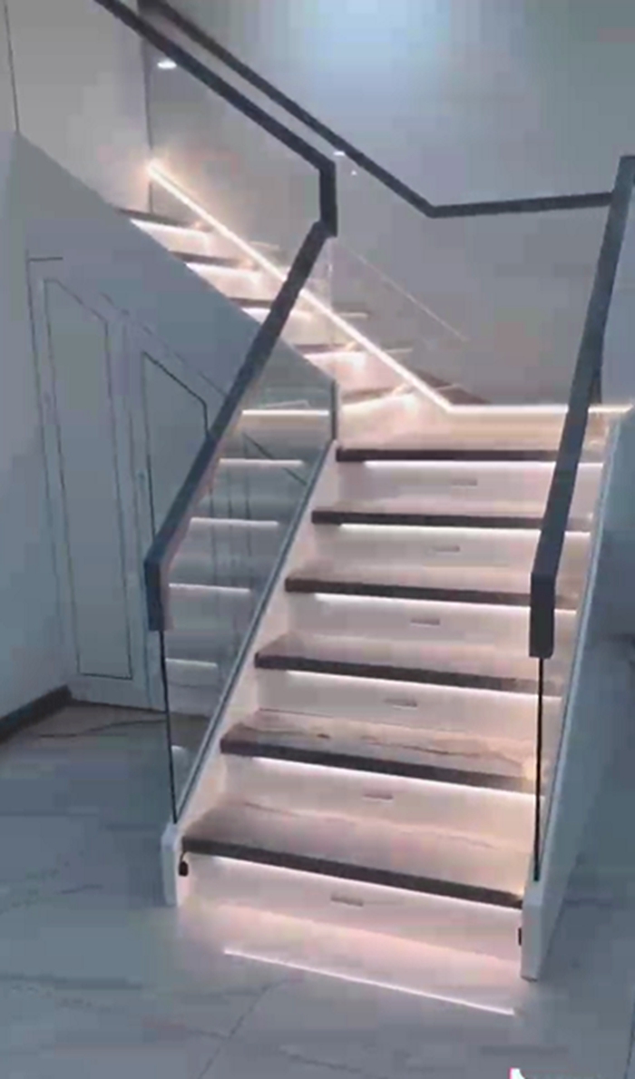 玻璃楼梯