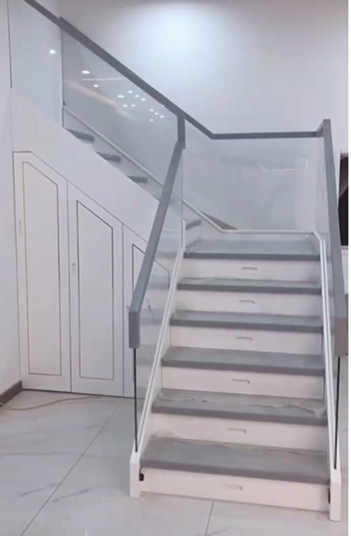 玻璃楼梯